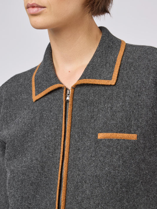 Cardigan zippato con collo camicia, inserti in contrasto, tasche e taschino - Cardigan zippato con collo camicia, inserti in contrasto, tasche e taschino alt - 002