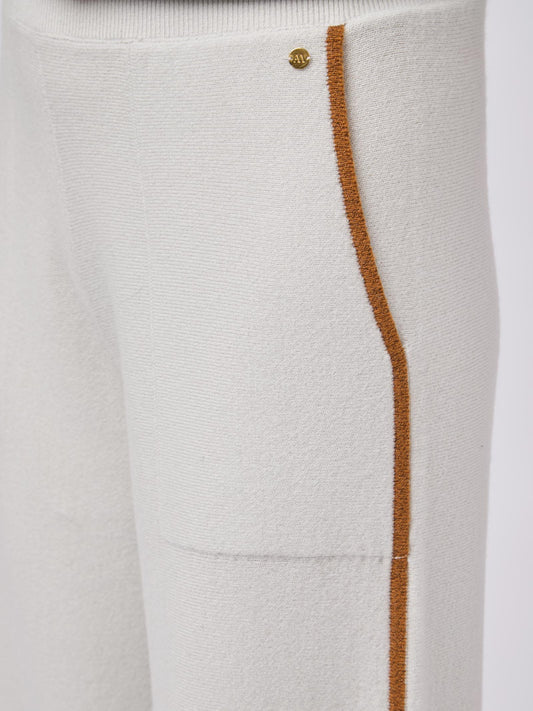 Trousers with pockets and contrasting profile - Trousers with pockets and contrasting profile alt - 002