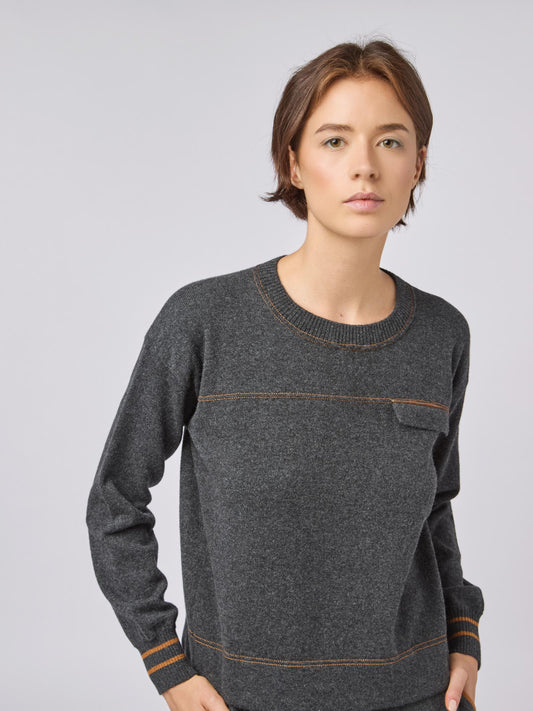 Maglia girocollo con taschino, impunture e bordi in contrasto grafite mel 240b24_fw241c_425425