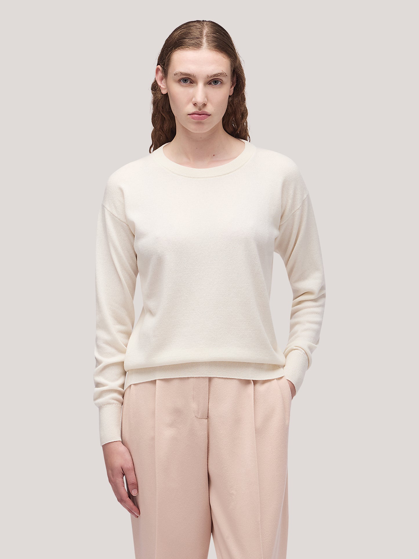 Women's crew neck sweater with long sleeves, dropped shoulders and ribbed edges white 250a10_fw25-3_217bia 68160349372742