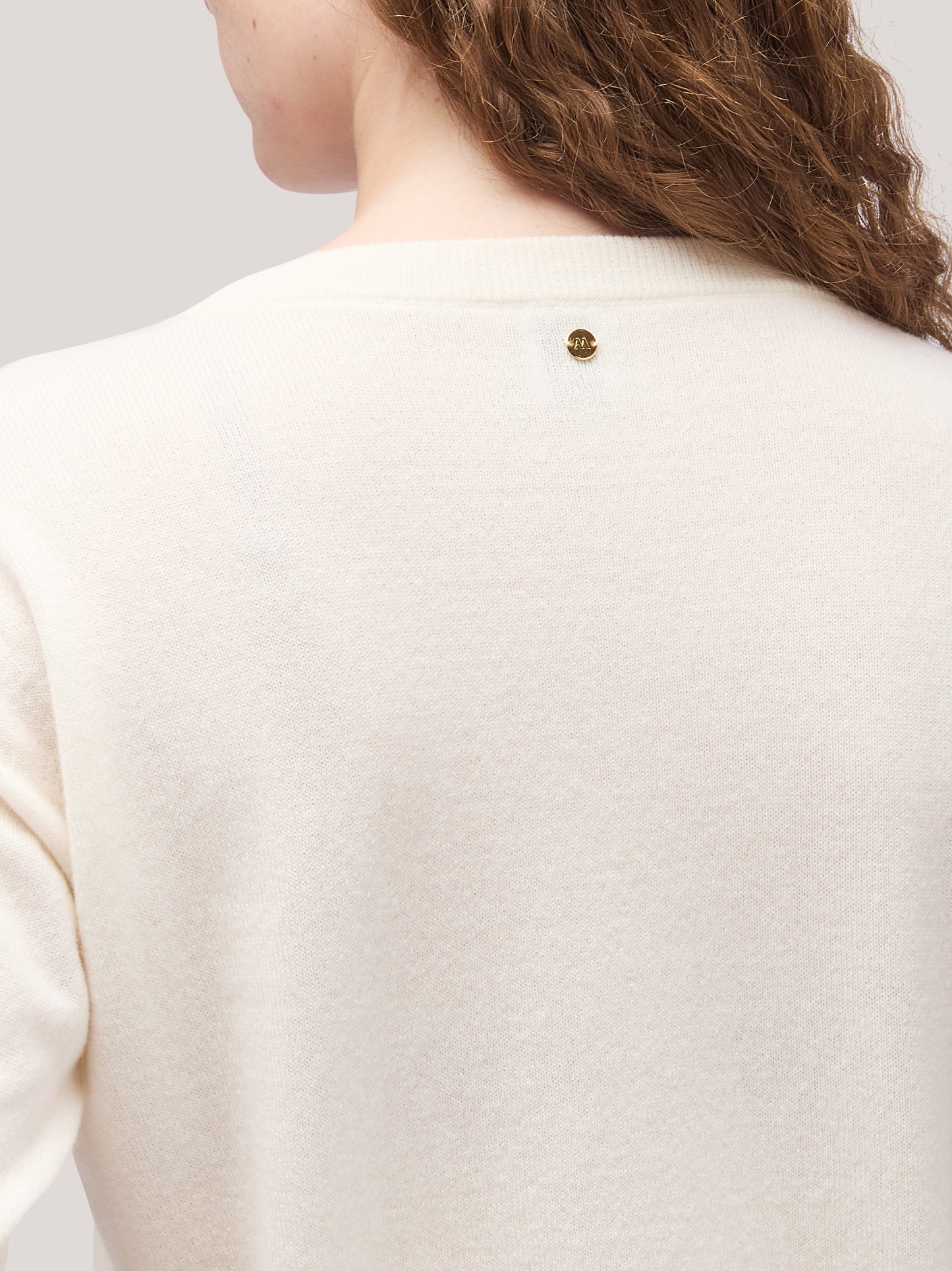 Women's crew neck sweater with long sleeves, dropped shoulders and ribbed edges white 250a10_fw25-3_217bia 68160349438278