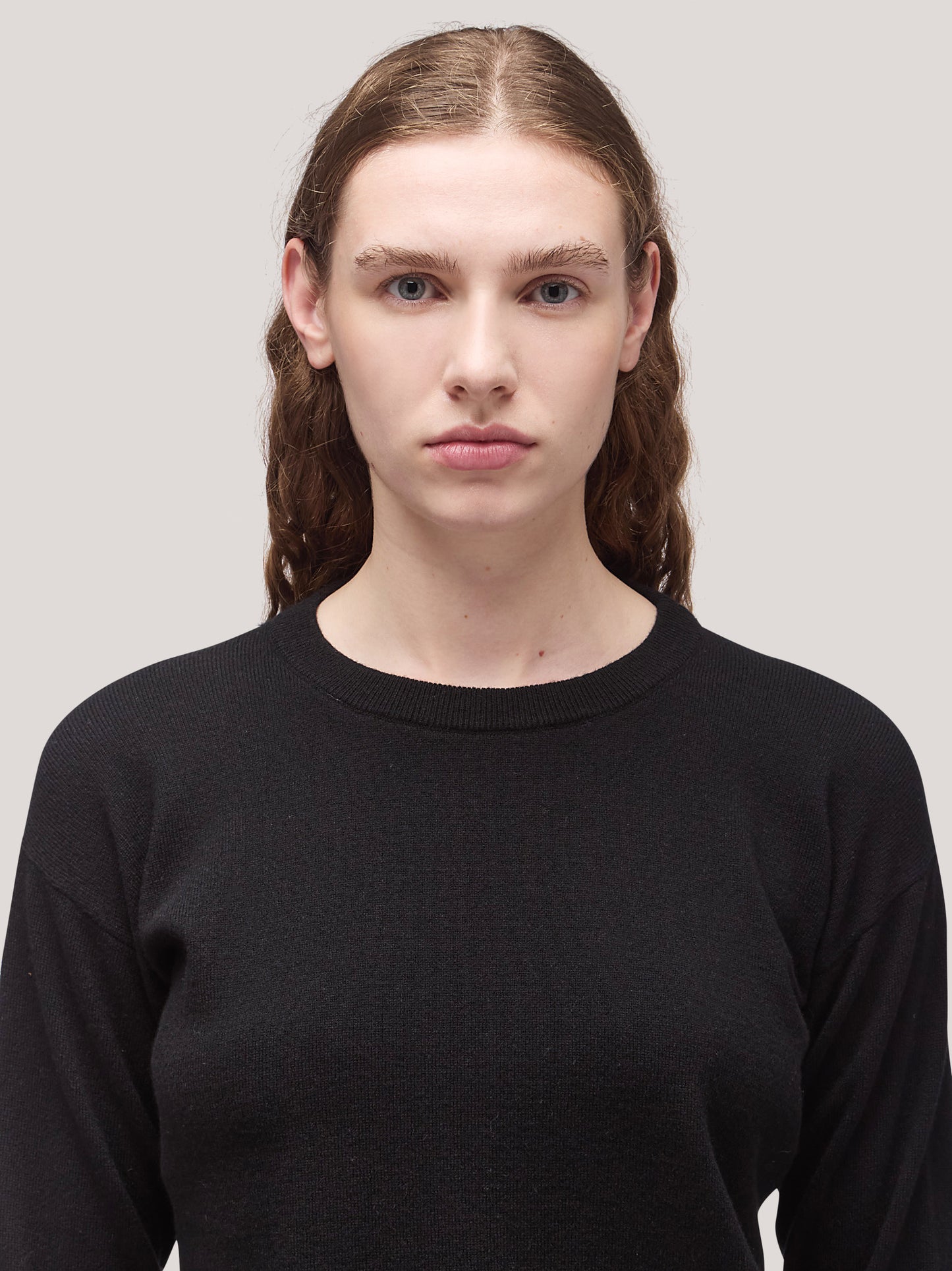 Women's crew neck sweater with long sleeves, dropped shoulders and ribbed edges black 250a10_fw25-3_096ner 68160353829190