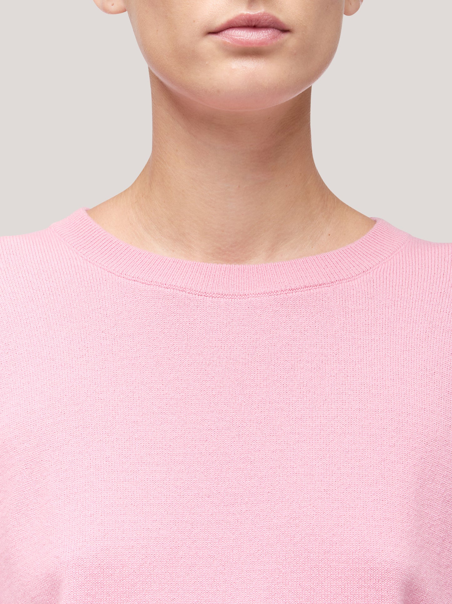 Women's crew neck sweater with long sleeves, dropped shoulders and ribbed edges pink 250a10_fw25-3_t99pin 68160299467078