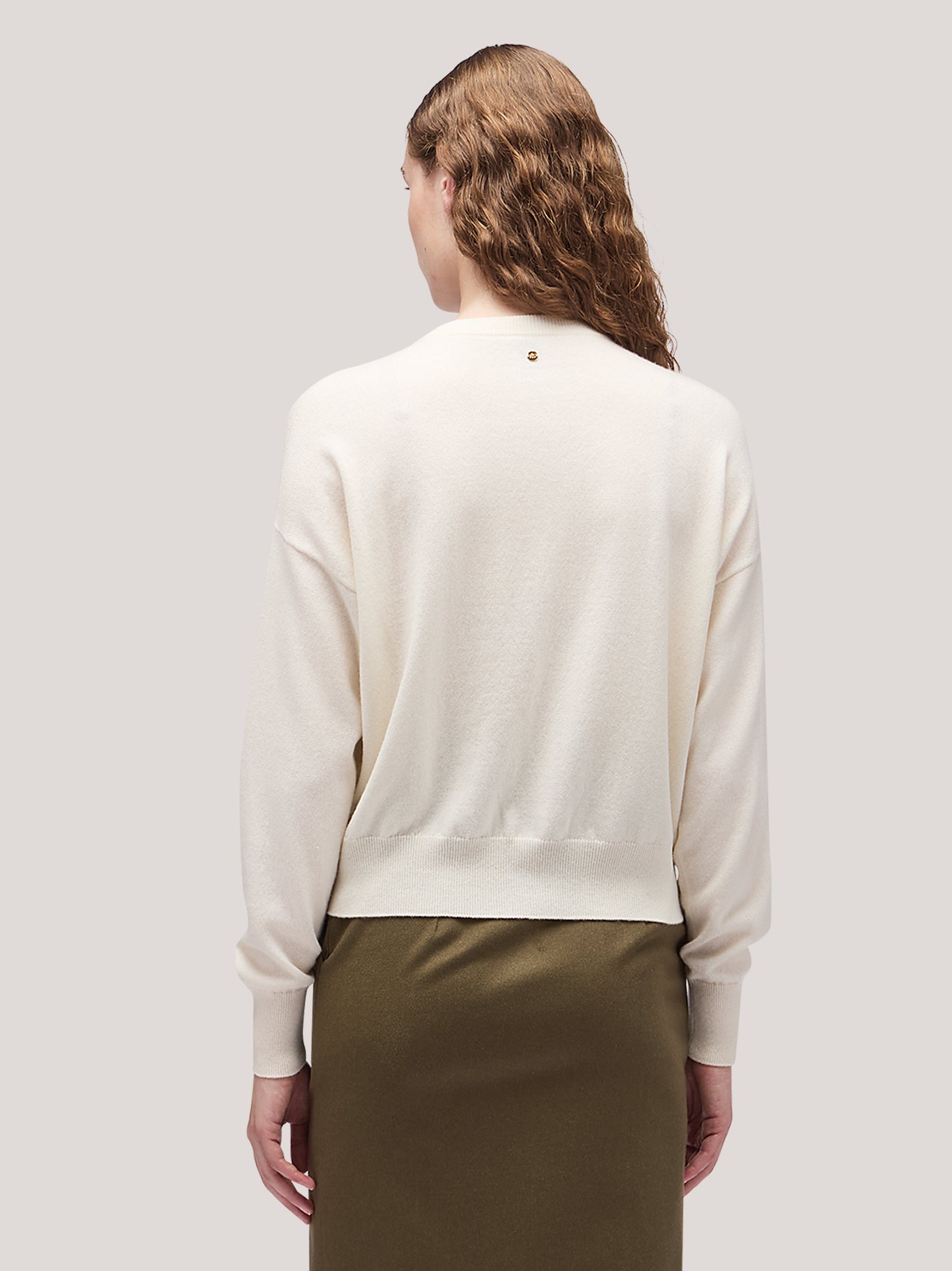 Korean women's long-sleeved sweater with jewel buttons white 250a11_fw25-3_217bia 68160277971270
