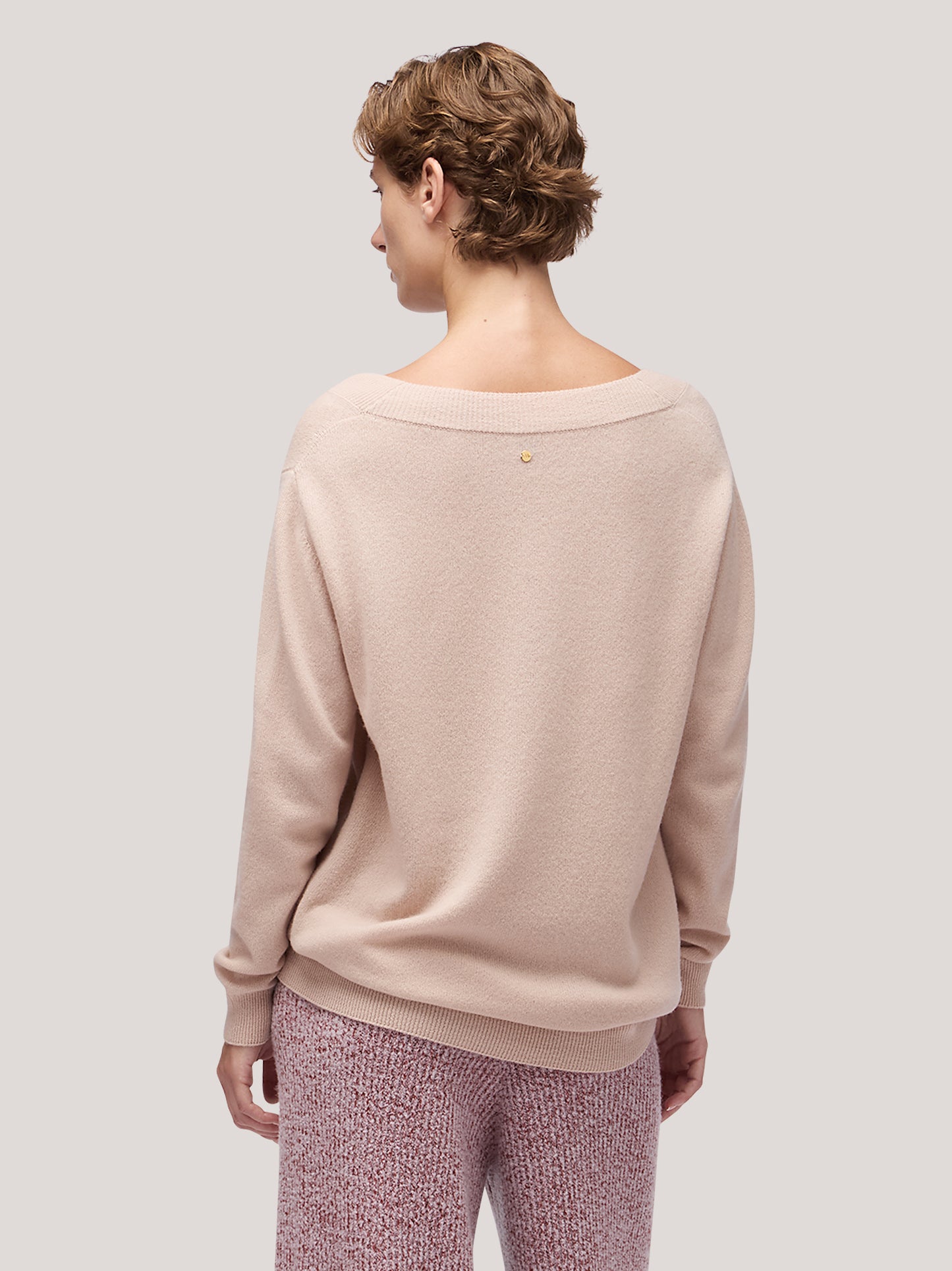 Maglia donna scollo V profondo manica lunga, garzato rosa tenue 250a95_fw25-3_a16ros 68148932280646