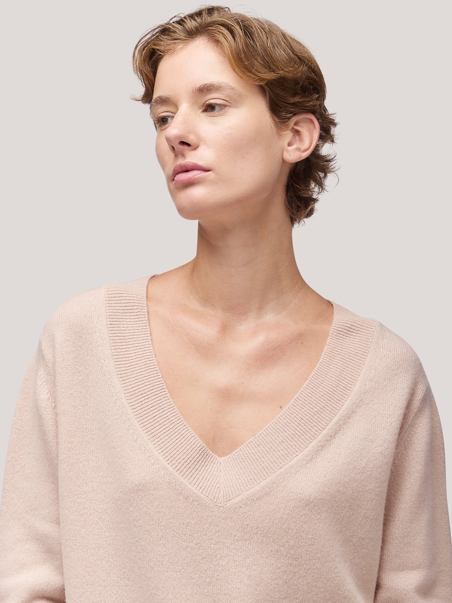 Maglia donna scollo V profondo manica lunga, garzato rosa tenue 250a95_fw25-3_a16ros 68148932182342