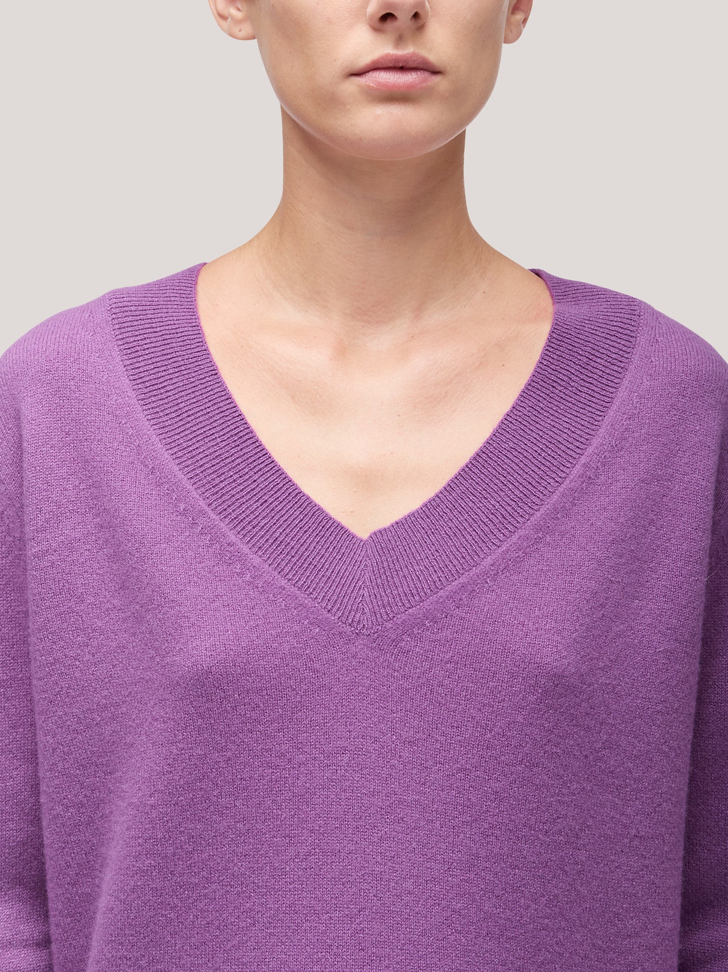 Maglia donna scollo V profondo manica lunga, garzato violetto 250a95_fw25-3_t98vio 68148926087494