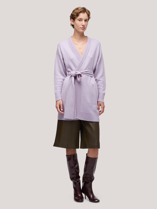 Maglia cardigan donna liste a costa, tasche e cintura, garzato lilla 250a97_fw25-3_299lil