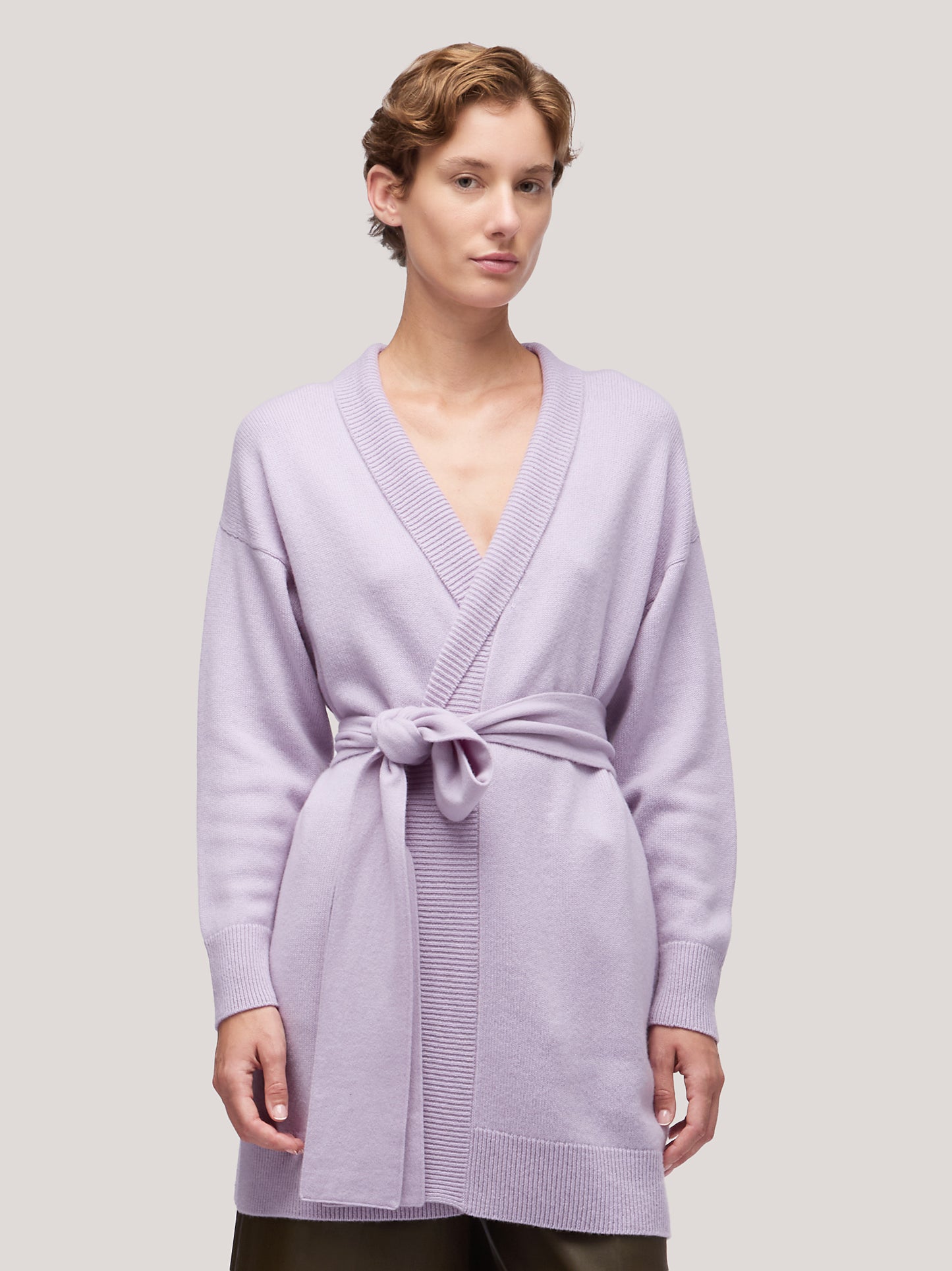 Maglia cardigan donna liste a costa, tasche e cintura, garzato lilla 250a97_fw25-3_299lil 68156438970694