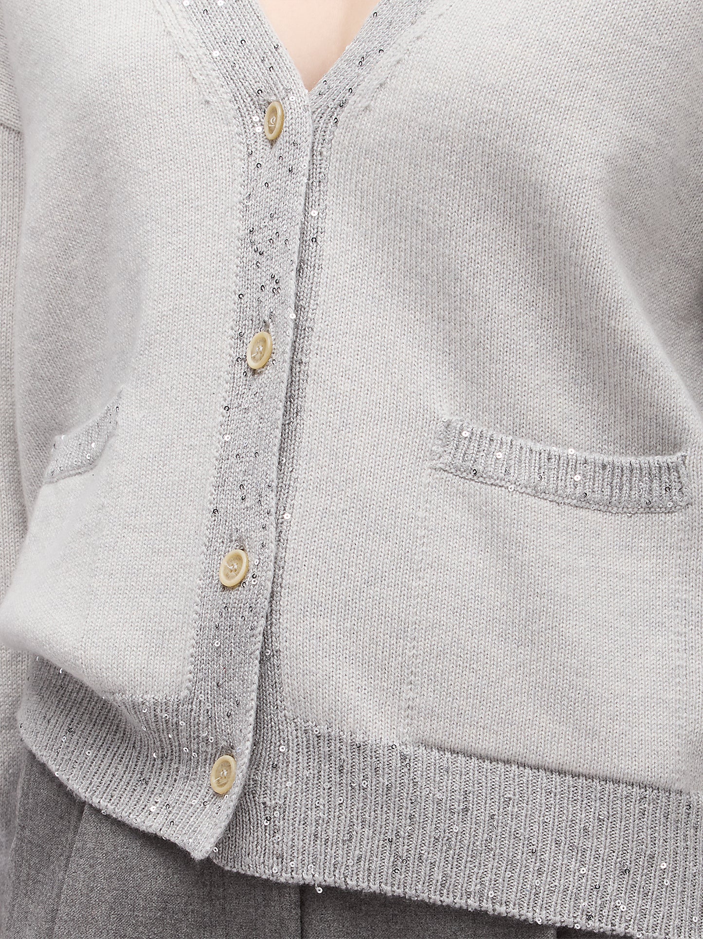 Maglia cardigan donna collo polo con tasche, inserto paillettes su bordi grigio chiaro mel 250f01_fw256a_166grc 68522346447174