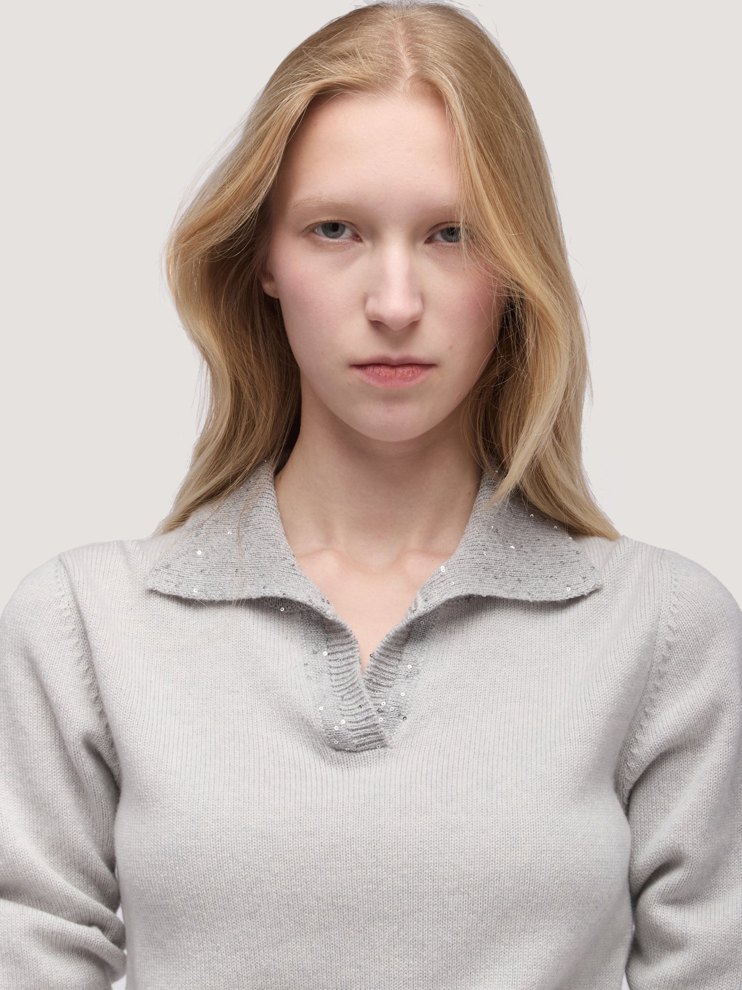 Maglia polo donna manica 3/4 con inserto paillettes su collo grigio chiaro mel 250f04_fw256a_166grc 68522455695686