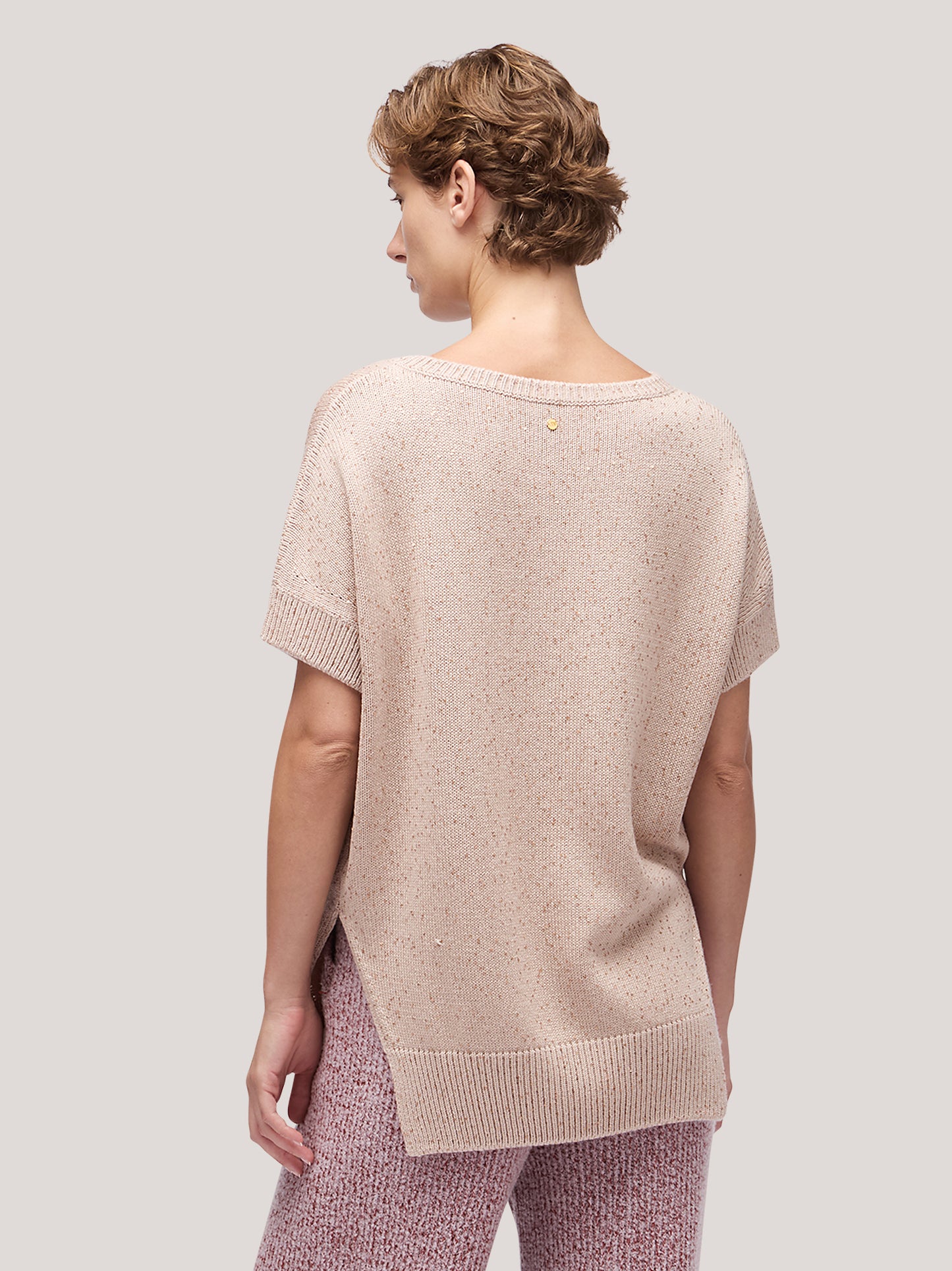 Maglia donna kimono scollo tondo, smanicato con spacchi, applicazione paillettes rosa tenue 250f30_fw256a_a16ros 68148195361094