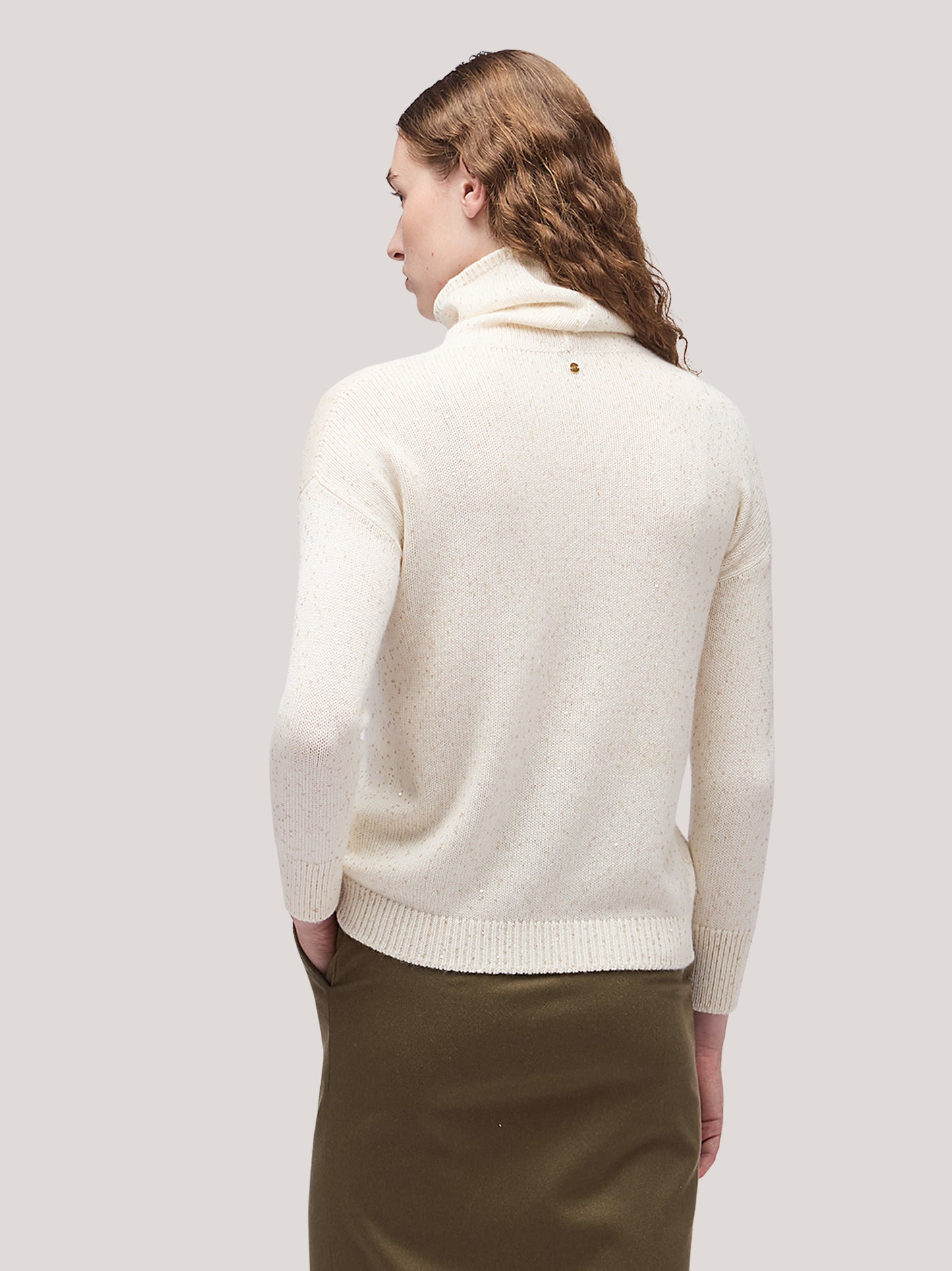 Maglia donna collo in piedi manica lunga, applicazione paillettes bianco con oro 250f31_fw256a_217bor 68148177535302