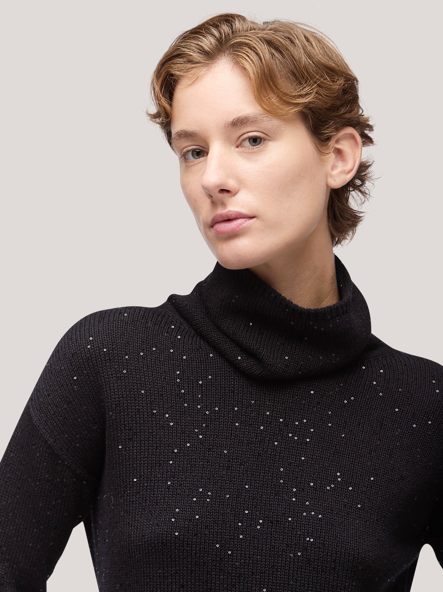 Maglia donna collo in piedi manica lunga, applicazione paillettes nero 250f31_fw256a_096ner 68148181664070