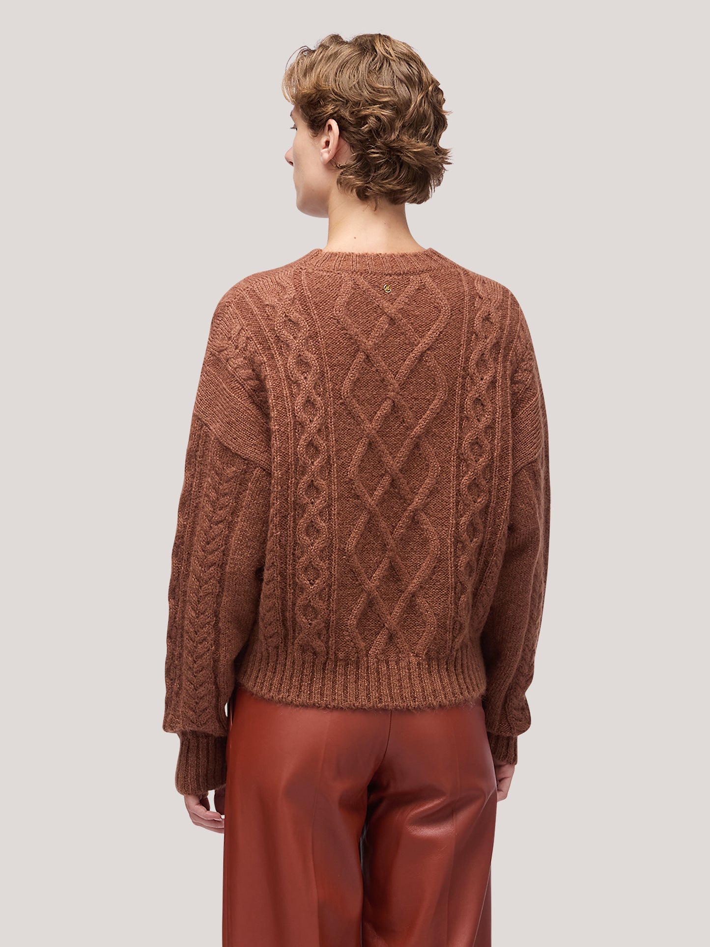 Women's crew neck, long-sleeved cable knit sweater, soft mohair biscuit 250n11_fw255a_846bis 68147858637126
