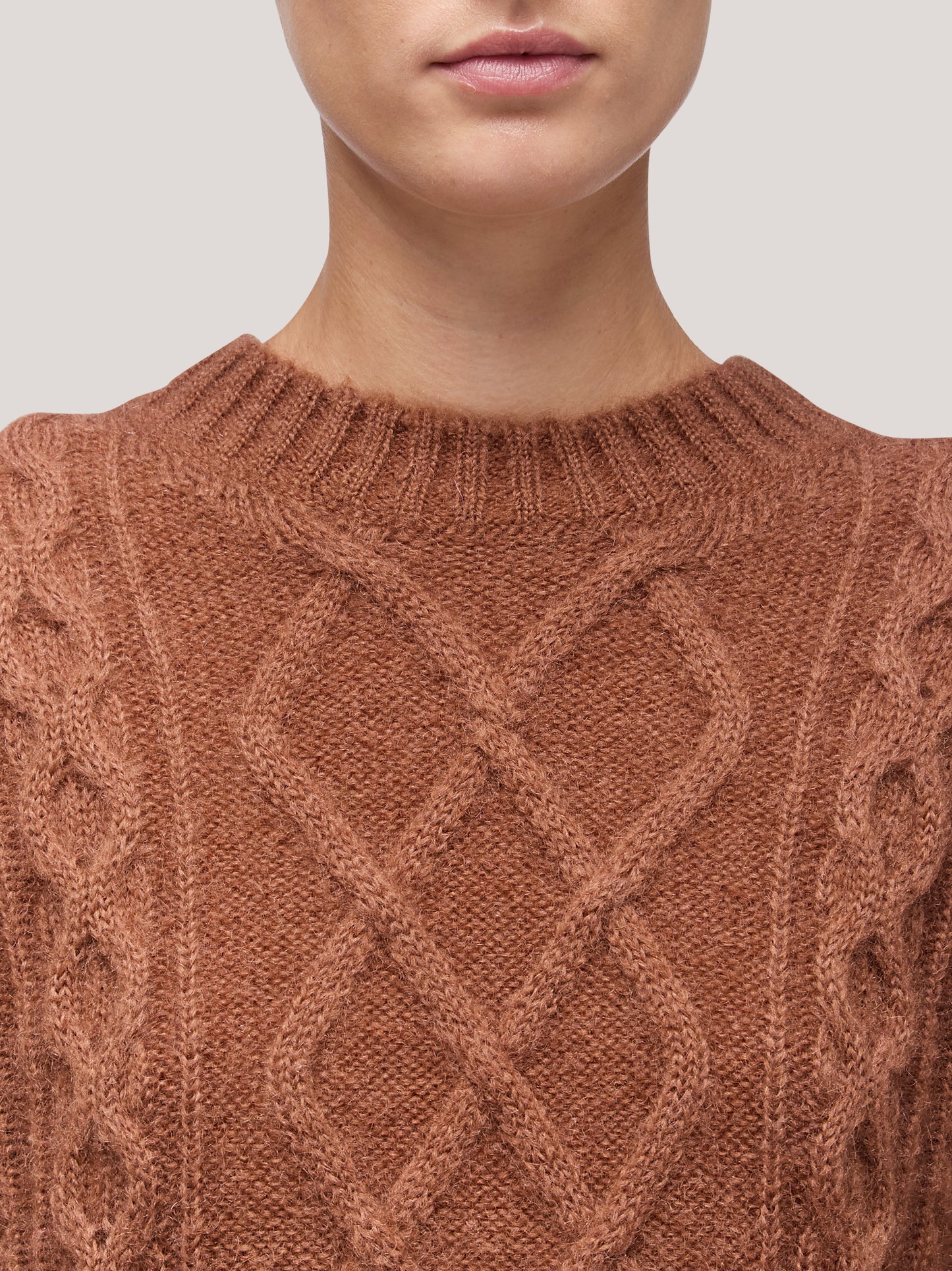 Women's crew neck, long-sleeved cable knit sweater, soft mohair biscuit 250n11_fw255a_846bis 68147858669894
