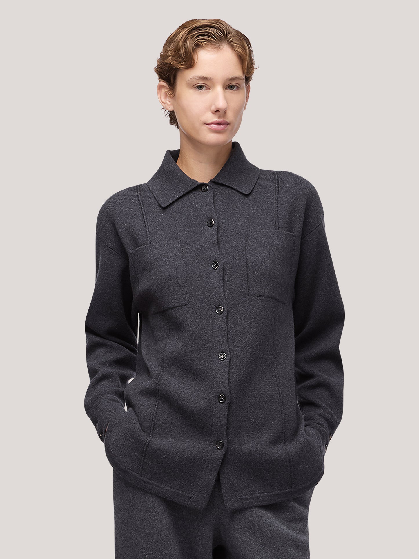 Maglia camicia domma manica lunga, punto milano, taschino carbone 250r11_fw25-7_a70car 68147327828294