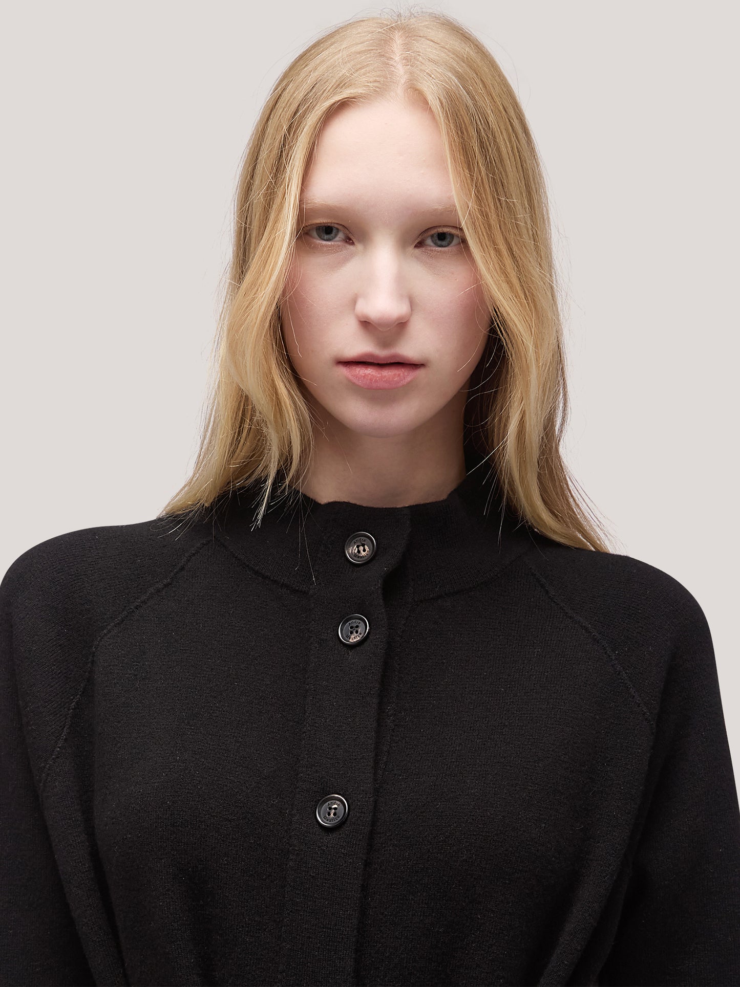 Maglia donna lunga scamiciata, tasche e cintura, punto milano black 250r17_fw25-7_096bla 68522571792710