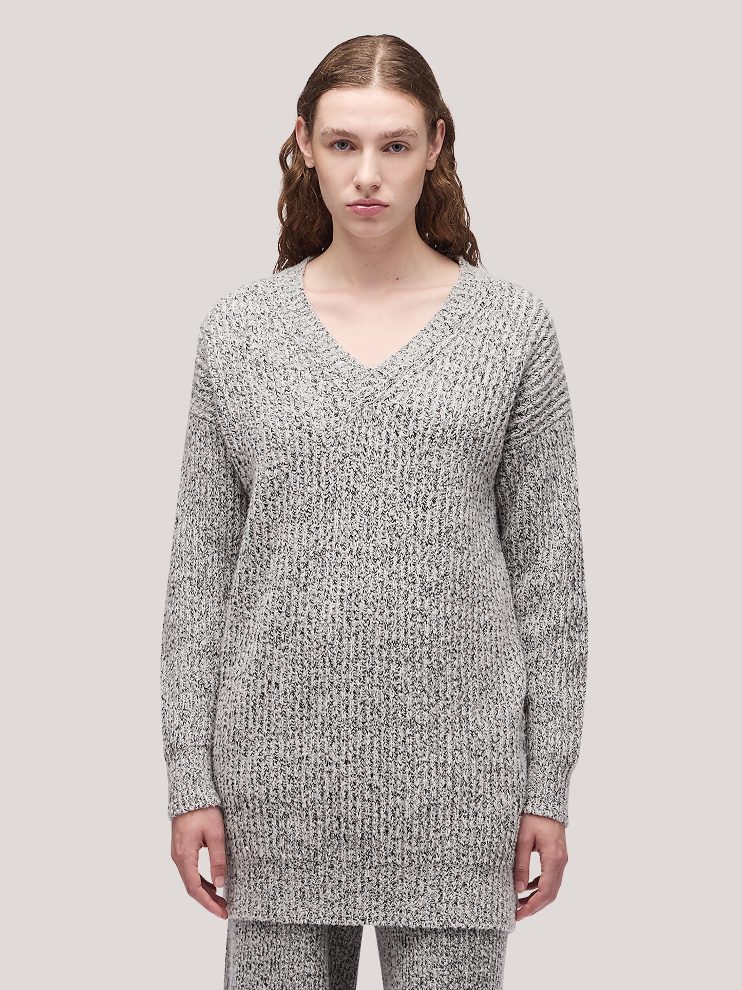 Women's long V-neck sweater, two-tone English rib white /black 250r90_fw259a_217bne 68146813403462