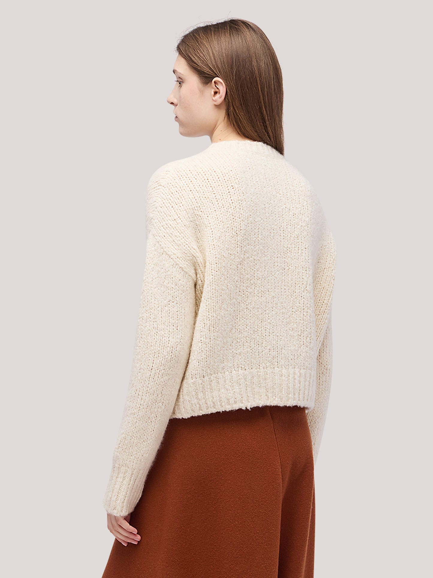 Long-sleeved crew-neck cardigan in Cocooning Cashmere white 260b04_fw26-2_217bia 74258731794758