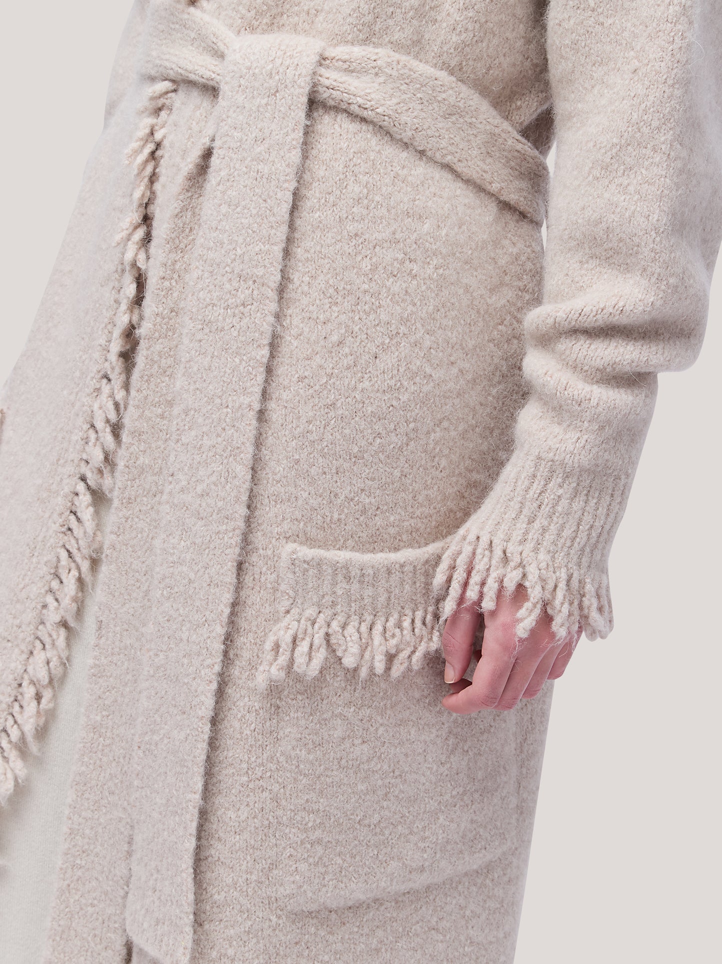 Long coat-style cardigan with fringed edges and belt beige 260n75_fw26-9_291bei 74733562986822