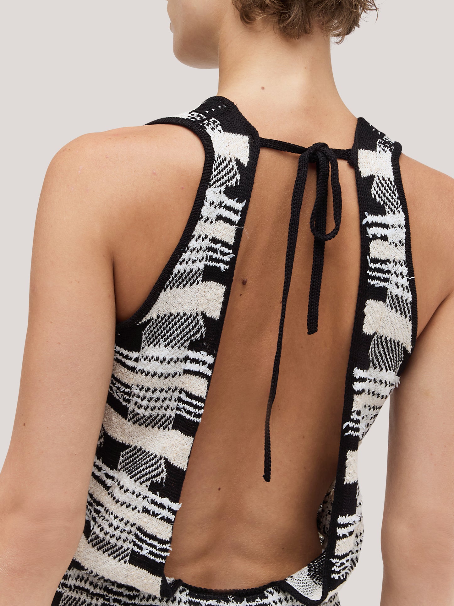 Tuta intera smanicata con schiena scoperta nero 260w90_ss263a_096ner 72836659413318