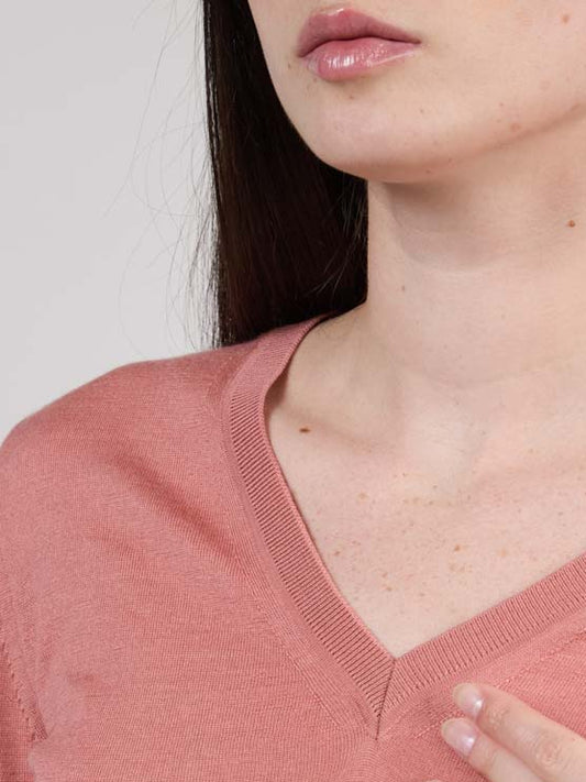 V-neck sweater in wool, silk, cashmere - V-neck sweater in wool, silk, cashmere alt - 002