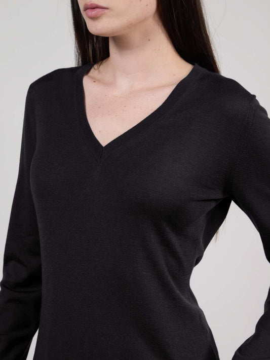 V-neck sweater in wool, silk, cashmere - V-neck sweater in wool, silk, cashmere alt - 002