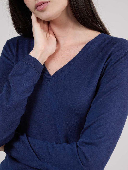 V-neck sweater in wool, silk, cashmere - V-neck sweater in wool, silk, cashmere alt - 002