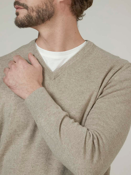Cashmere V-neck sweater - Cashmere V-neck sweater alt - 002