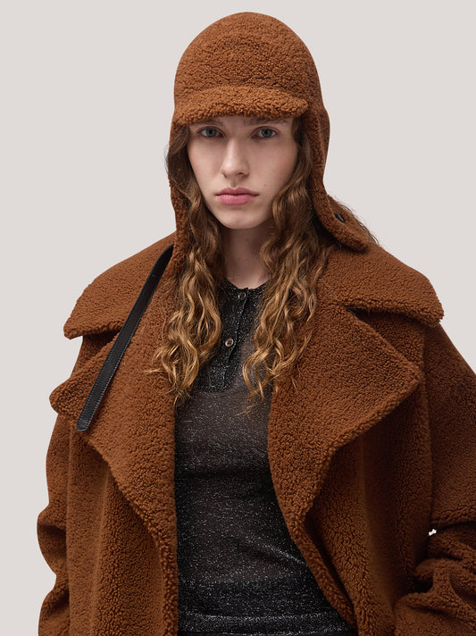 Cappellino donna in montone a caschetto con visiera tabacco ac0002_f2516a_ta0001