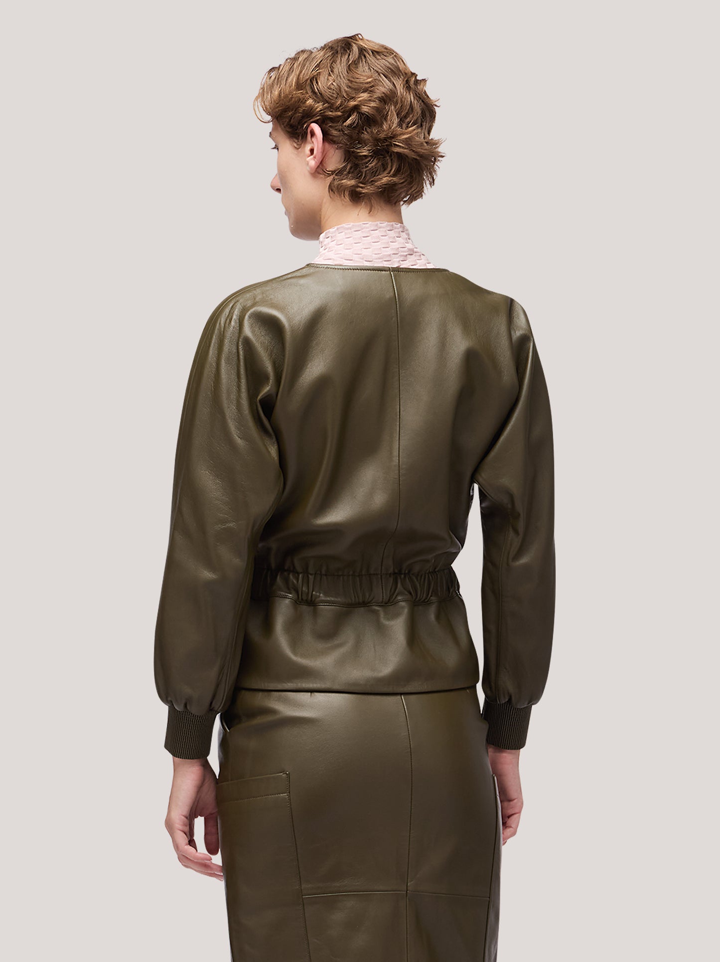 Giacca donna in pelle con coulisse in vita militare cpa073_f2515a_mi0001 68145845141830