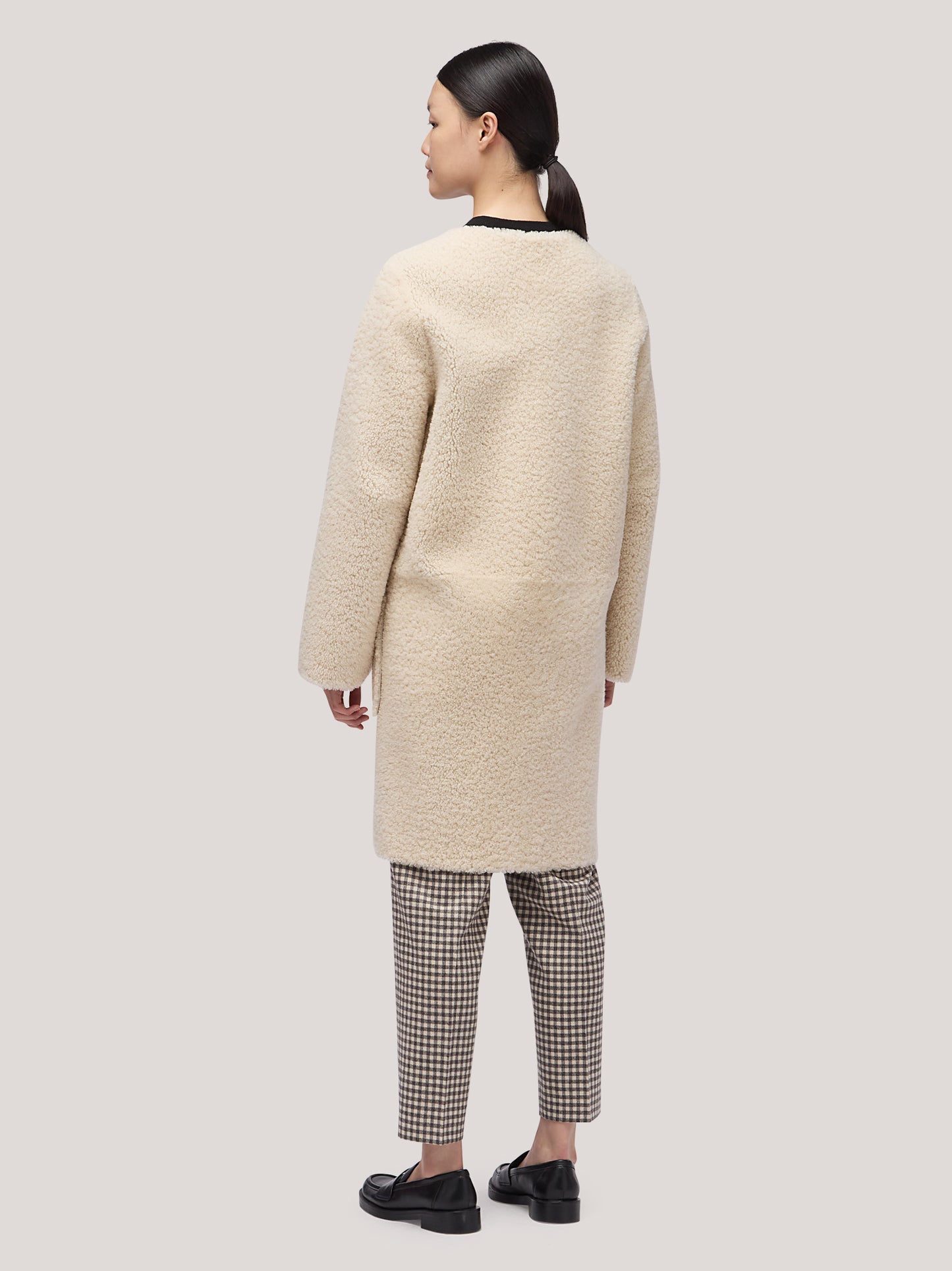 Cappotto vestaglia donna in montone con tasconi e cintura bianco cpa075_f2516a_bi0001 68145768988998