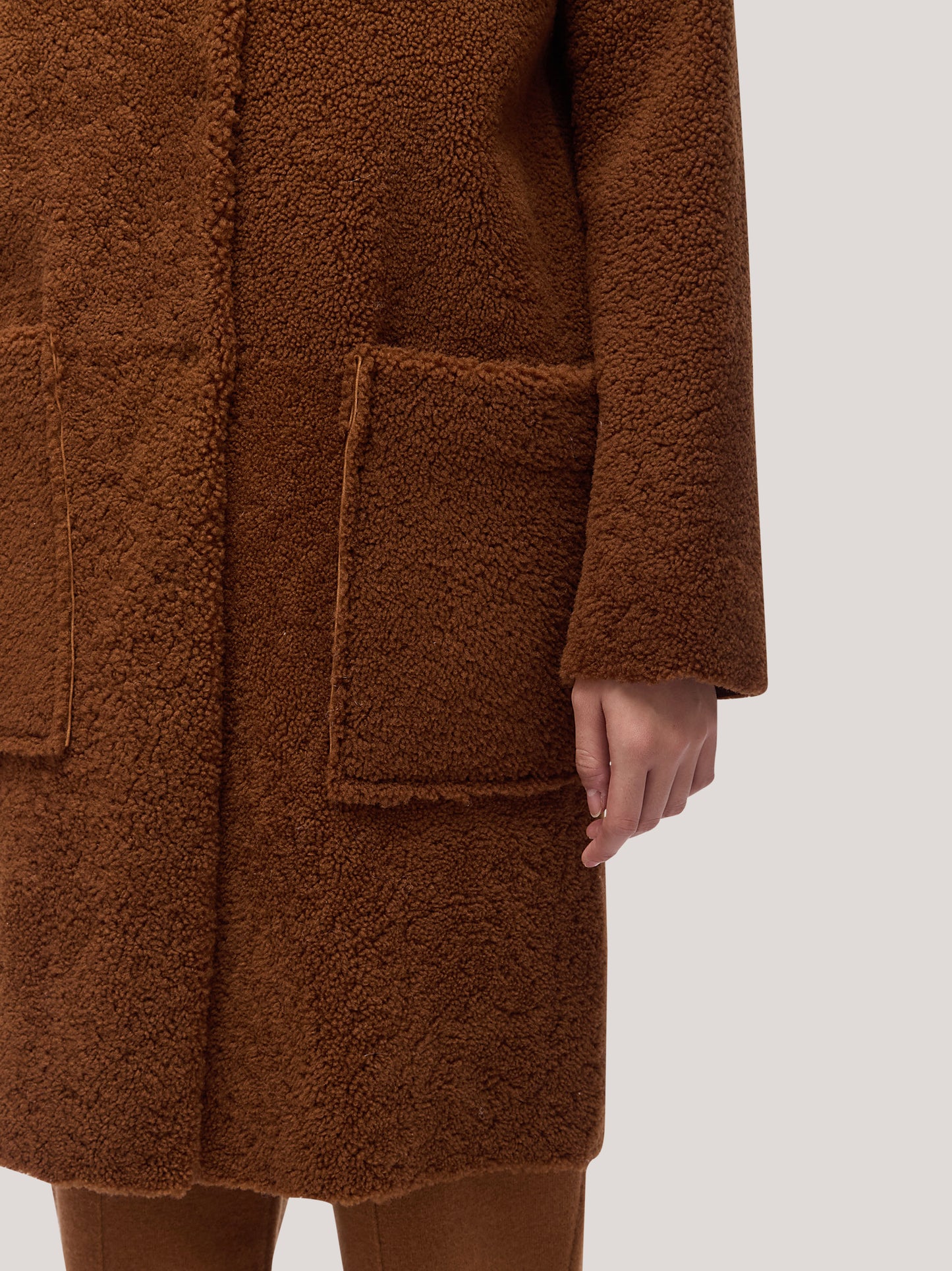 Cappotto vestaglia donna in montone con tasconi e cintura tabacco cpa075_f2516a_ta0001 68145634312518