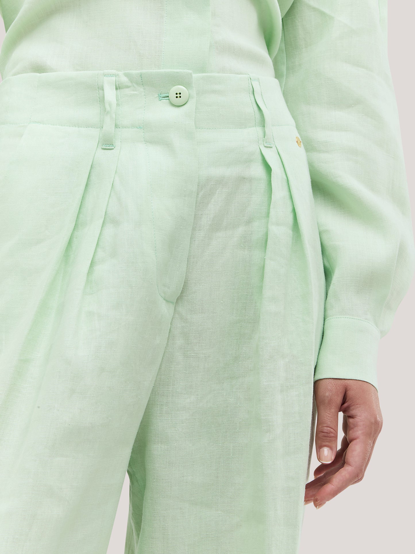 Pantalone ampio con pences in puro lino green tea pam206_s2611c_tgrete 72174108901702
