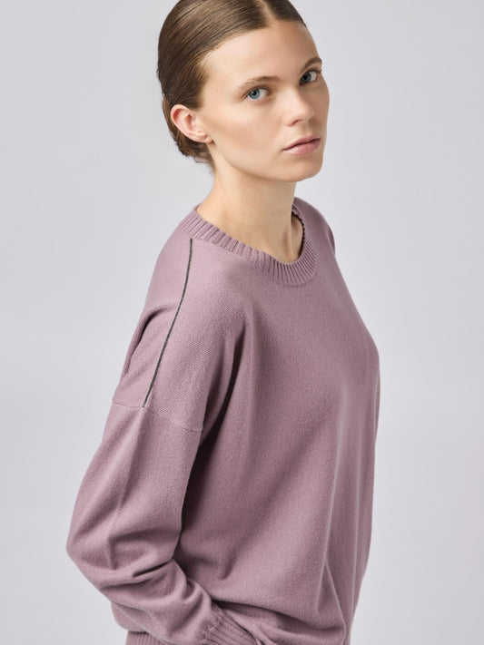Maglia girocollo in puro cashmere con dettaglio catenella lavanda 240a23_fw24-3_437437