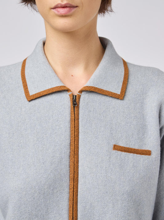 Cardigan zippato con collo camicia, inserti in contrasto, tasche e taschino - Cardigan zippato con collo camicia, inserti in contrasto, tasche e taschino alt - 002