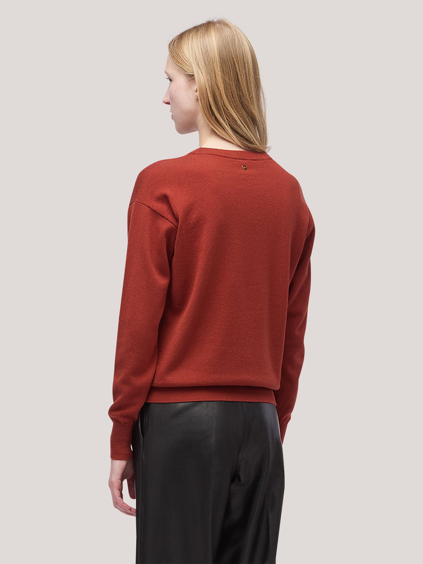 Maglia donna paricollo manica lunga, spalla scesa bordi a costa rame 250a10_fw25-3_677ram 68522087350598