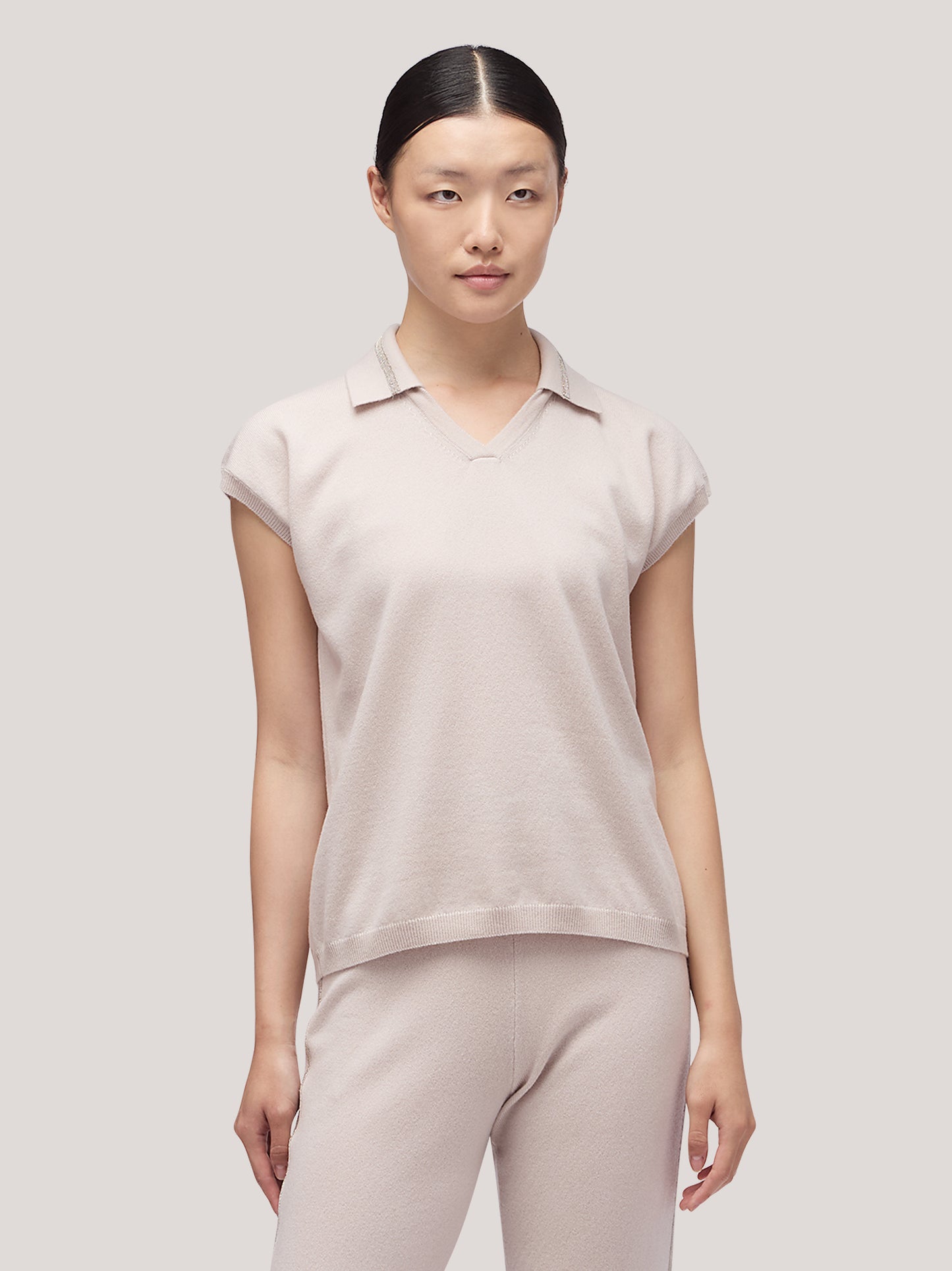 Maglia polo donna manica corta, catenella su collo beige chiaro mel 250a25_fw25-3_167bec 68160138969414