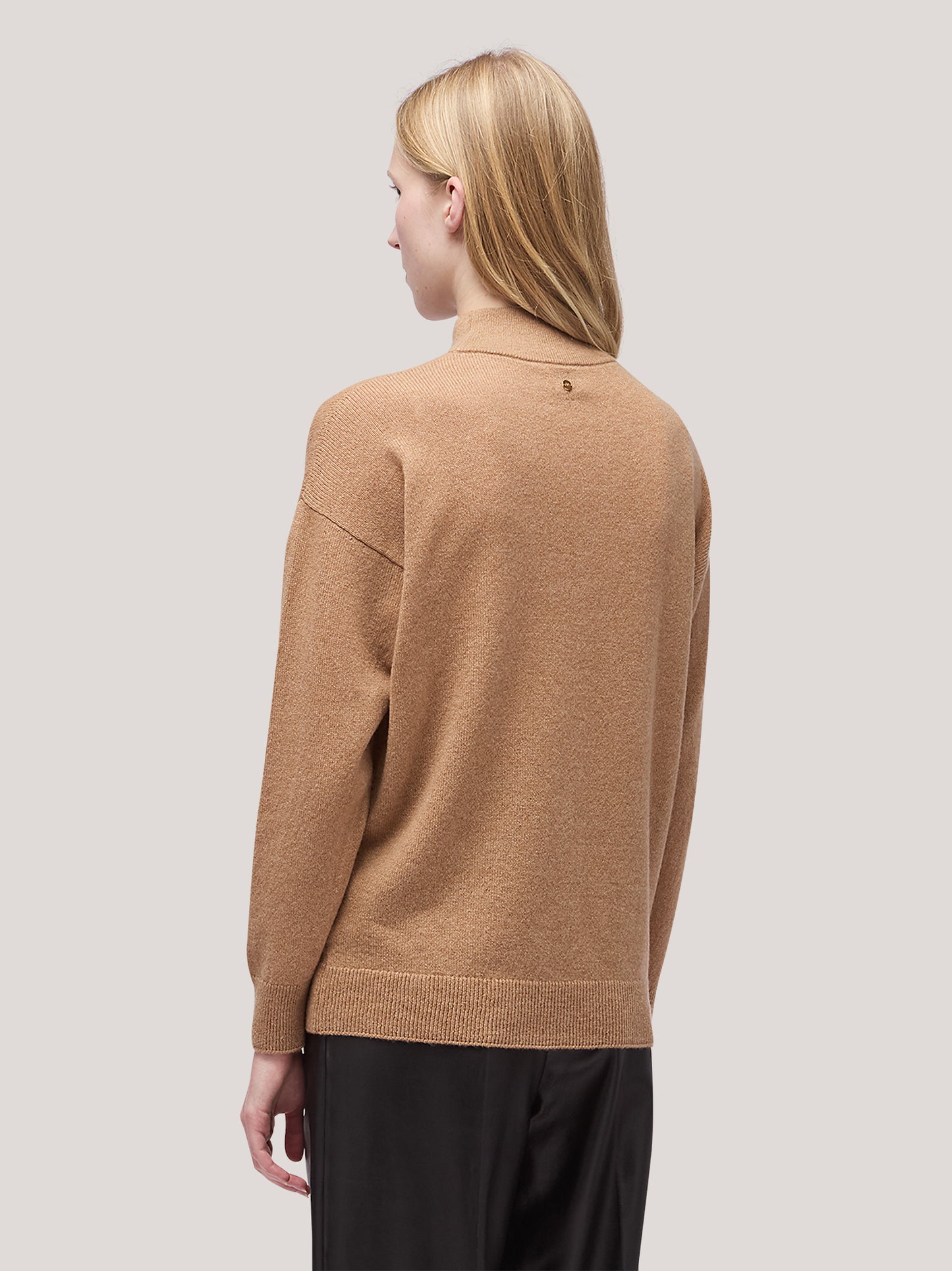 Women's long-sleeved turtleneck sweater, brushed biscuit 250a94_fw25-3_846bis 68522262921542