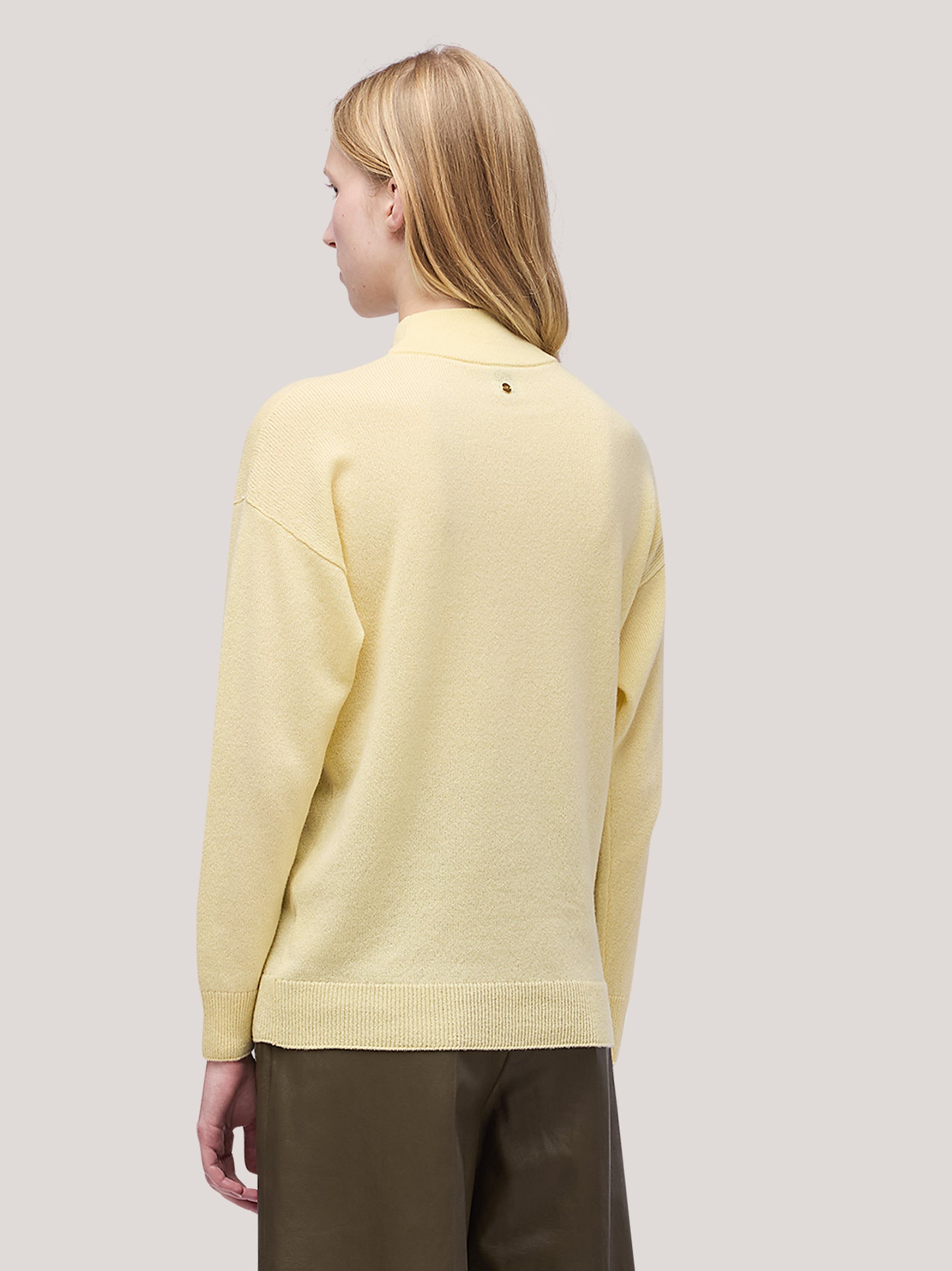 Women's long-sleeved turtleneck sweater, brushed canary 250a94_fw25-3_620can 68522272915782