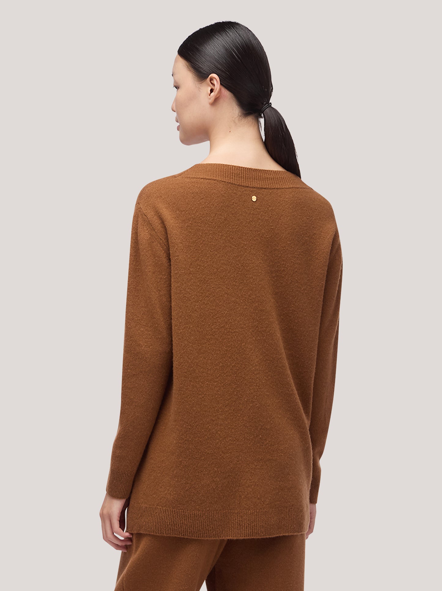 Maglia donna scollo V profondo manica lunga, garzato caramel cafe 250a95_fw25-3_165car 68156658680134