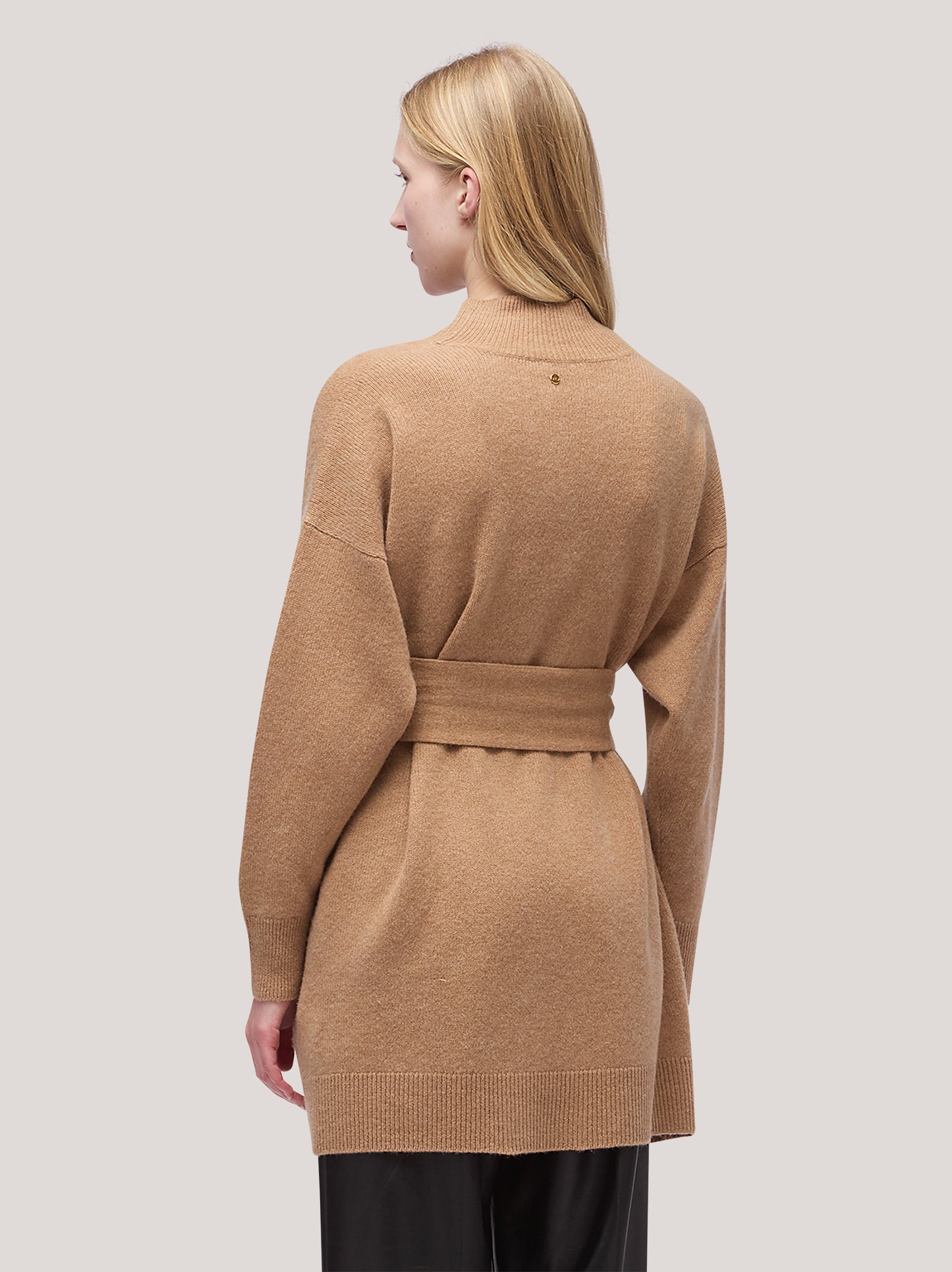 Maglia cardigan donna liste a costa, tasche e cintura, garzato biscotto 250a97_fw25-3_846bis 68522319380806