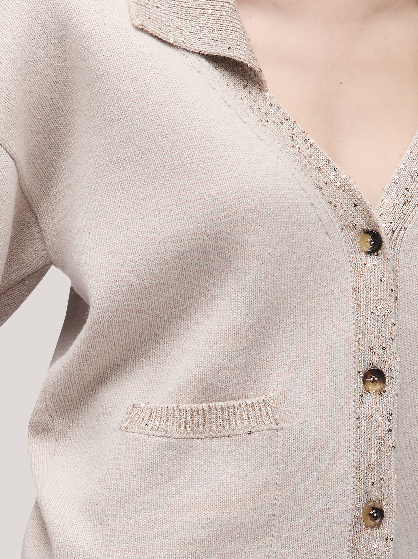Maglia cardigan donna collo polo con tasche, inserto paillettes su bordi beige chiaro mel 250f01_fw256a_167bec 68522342089030