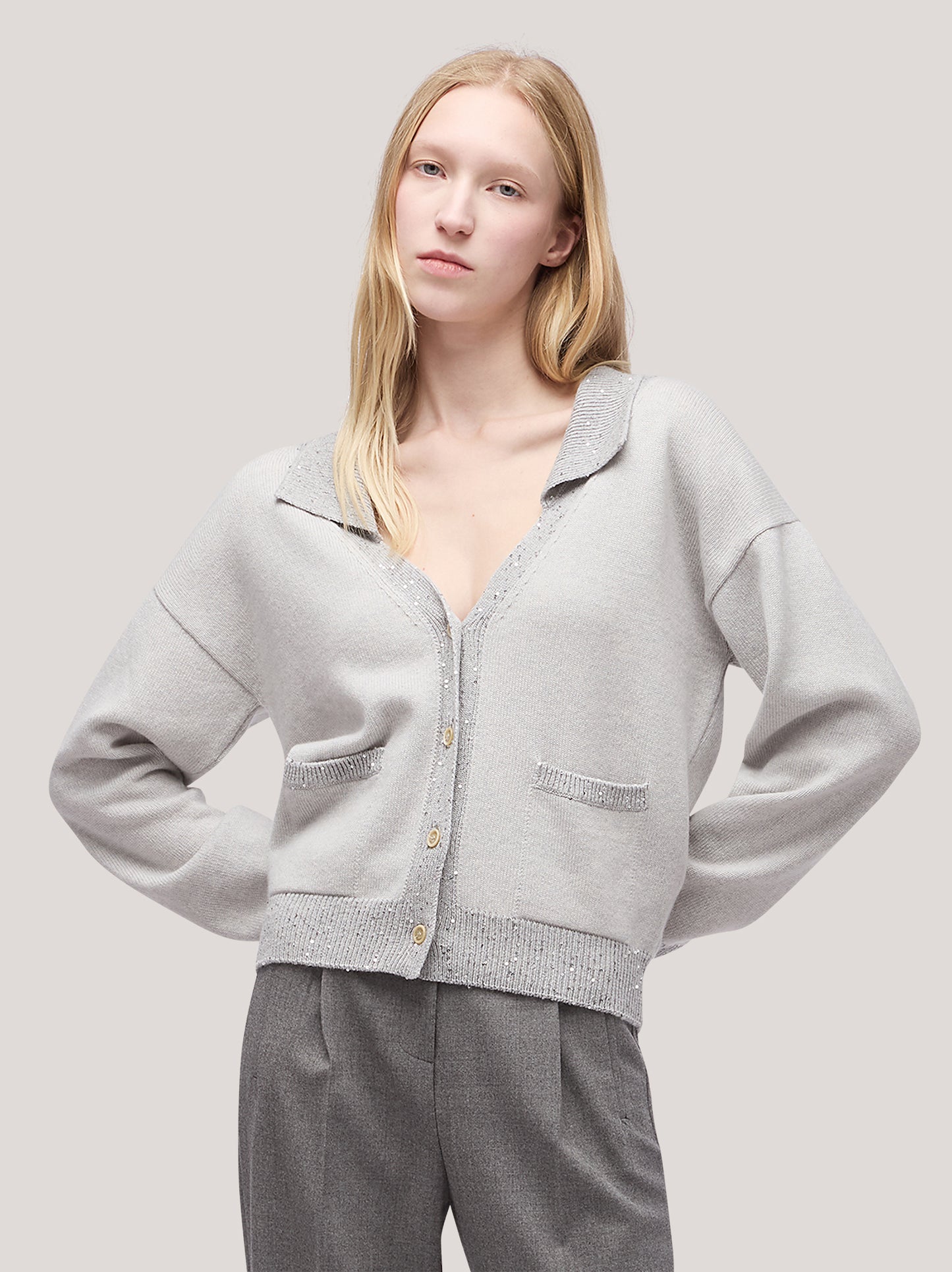 Maglia cardigan donna collo polo con tasche, inserto paillettes su bordi grigio chiaro mel 250f01_fw256a_166grc 68522346512710