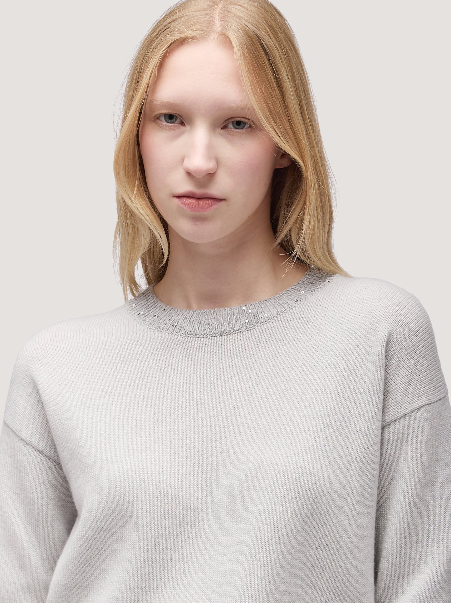 Maglia donna paricollo manica lunga con inserto paillettes su bordi grigio chiaro mel 250f03_fw256a_166grc 68522386227526