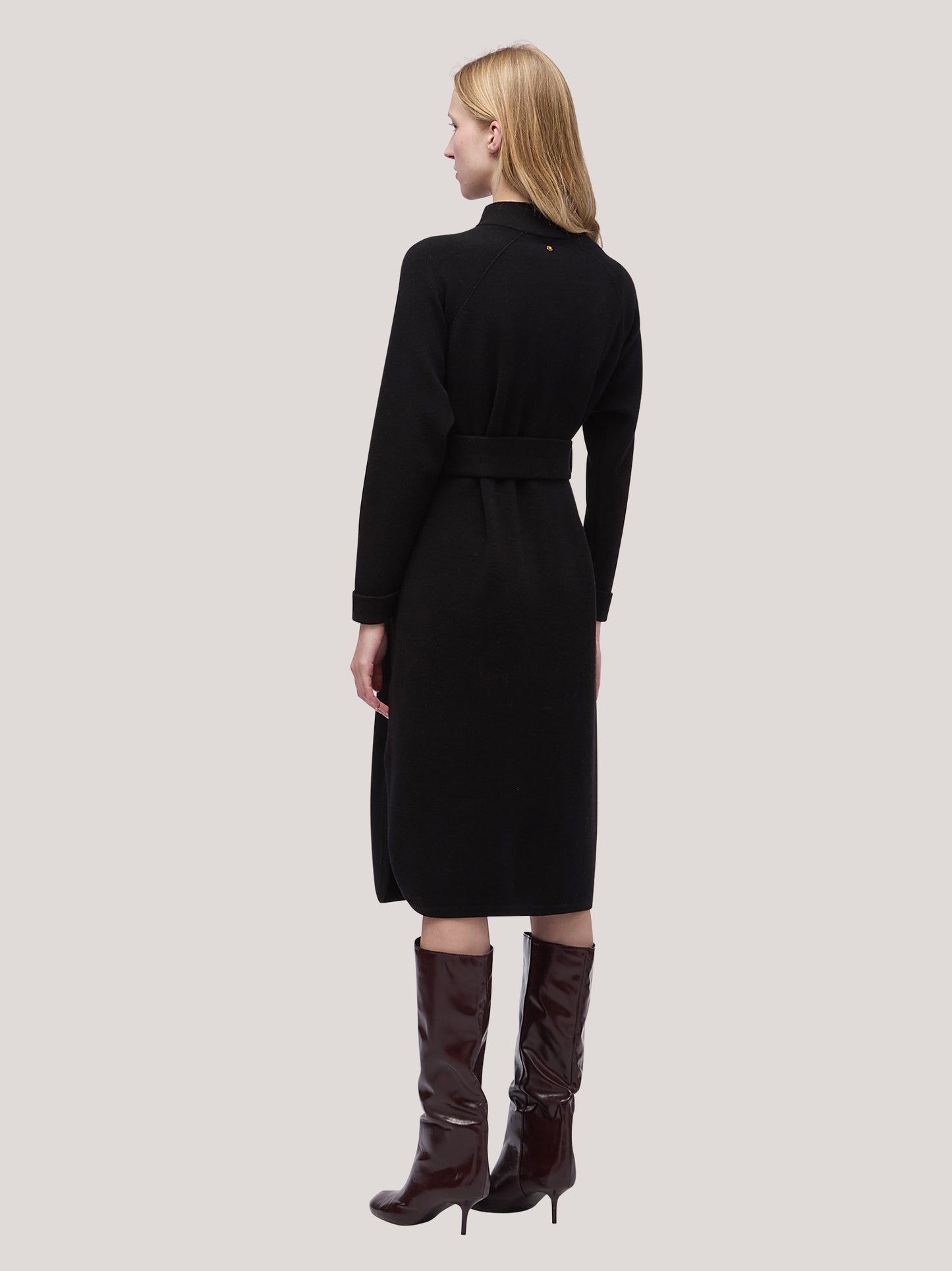 Maglia donna lunga scamiciata, tasche e cintura, punto milano black 250r17_fw25-7_096bla 68522571759942