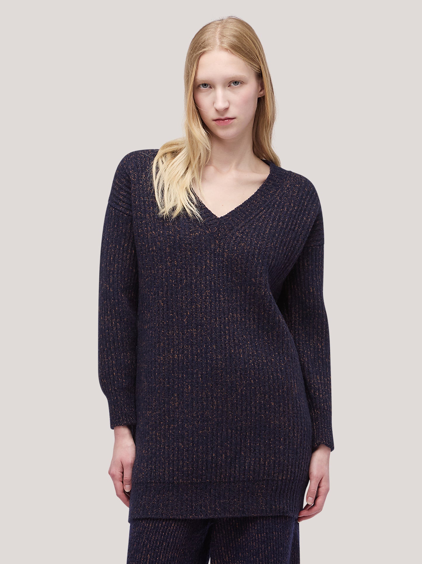 Maglia donna lunga scollo V, costa inglese bicolore navy /caramel cafe 250r90_fw259a_u01nac 68522577232198