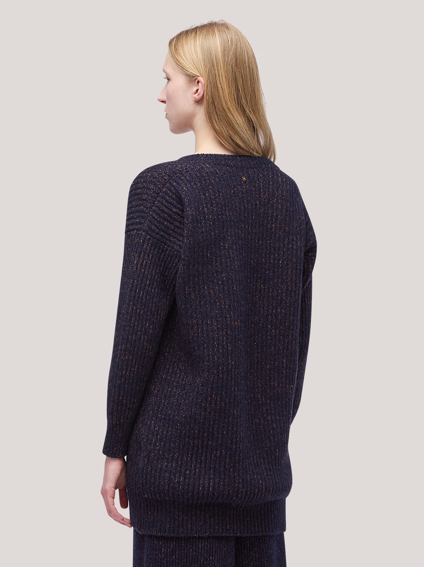 Maglia donna lunga scollo V, costa inglese bicolore navy /caramel cafe 250r90_fw259a_u01nac 68522577264966