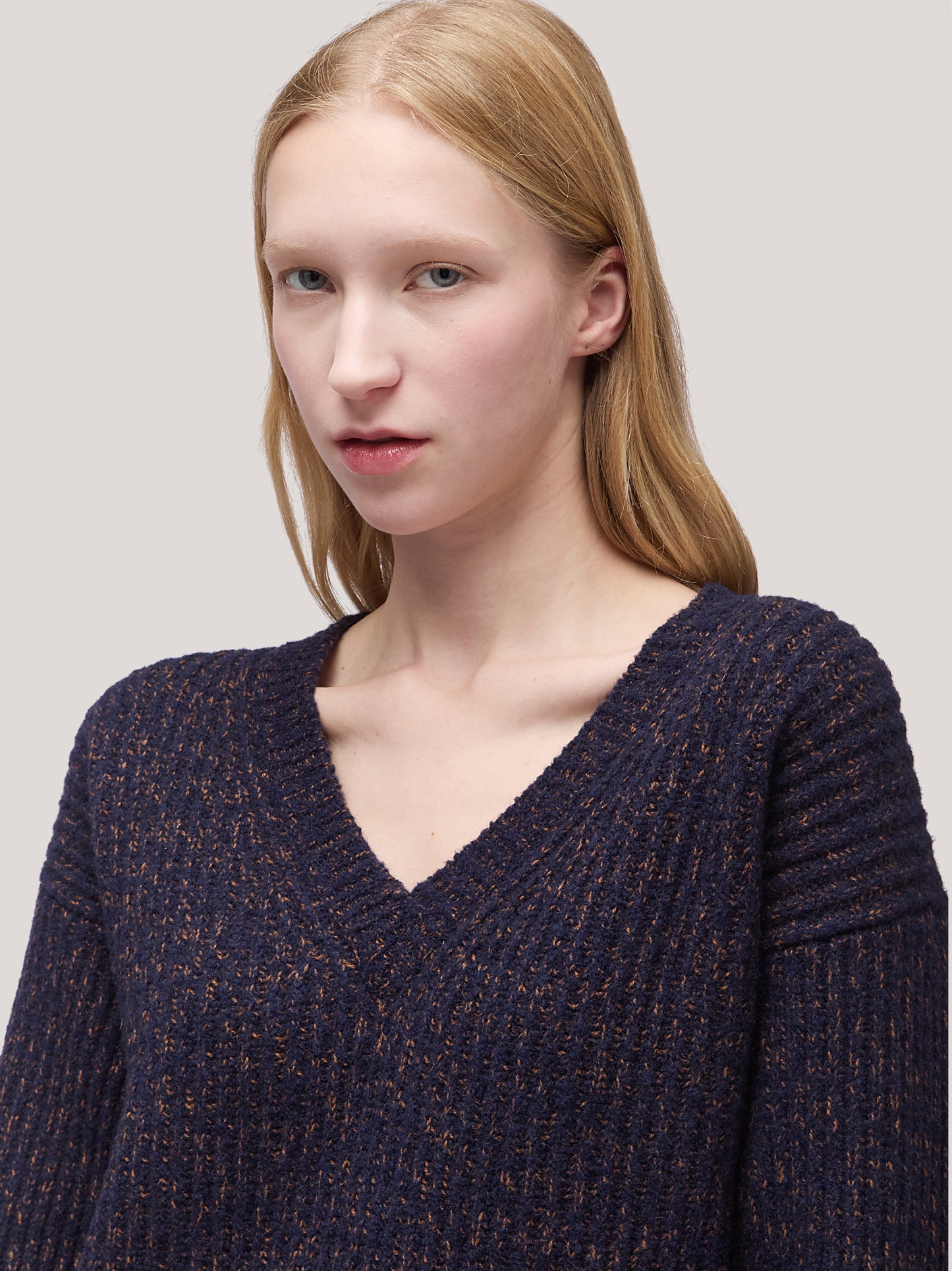 Maglia donna lunga scollo V, costa inglese bicolore navy /caramel cafe 250r90_fw259a_u01nac 68522577297734